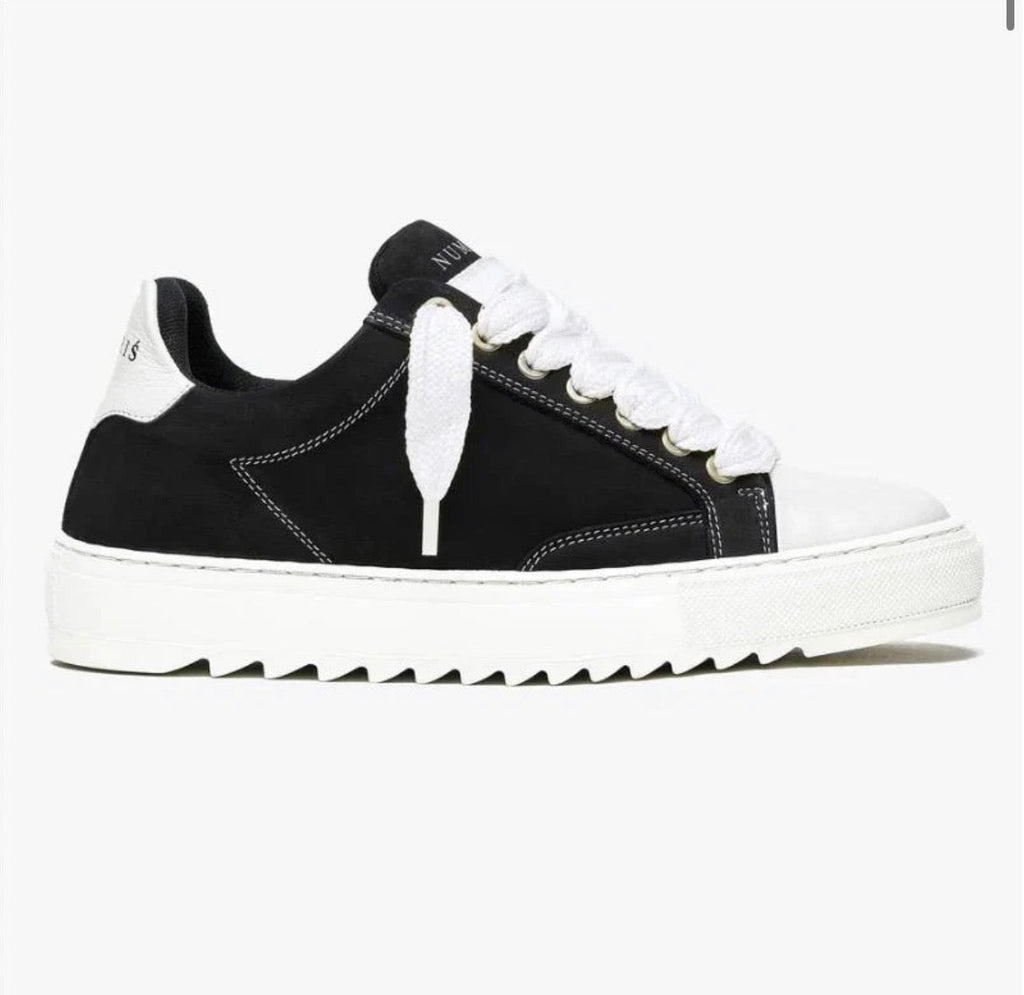 NUM SNEAKERS